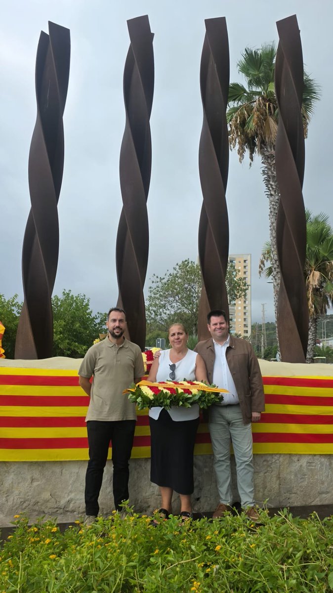 Gràcies a tothom, avui som aquí malgrat el mal temps com a testimoni de la nostra dedicació a Catalunya i als nostres afiliats/des.
Visca Catalunya i #Montgat! 💐
Foto: <a href="/ov_oriolvillar/">oriolvillar_</a> <a href="/MarianSotos/">Marian Sotos</a> i <a href="/raulabad10/">Raül Abad</a>
#somunsomtots #somcultura #Diada2025