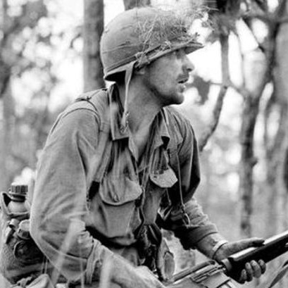 USArmy's tweet image. Even before the 9/11 attacks, Col. Richard "Rick" Rescorla was a decorated war hero with a Silver Star from his actions in Vietnam. 

24 years ago today, Rescorla saved 2,687 people and paid the ultimate sacrifice. 

Here’s how it happened. 🧵