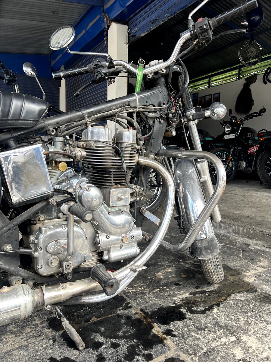 bulletbasecamp's tweet photo. Old school motorcycle are the best. https://t.co/1Oz0Ff5ENH