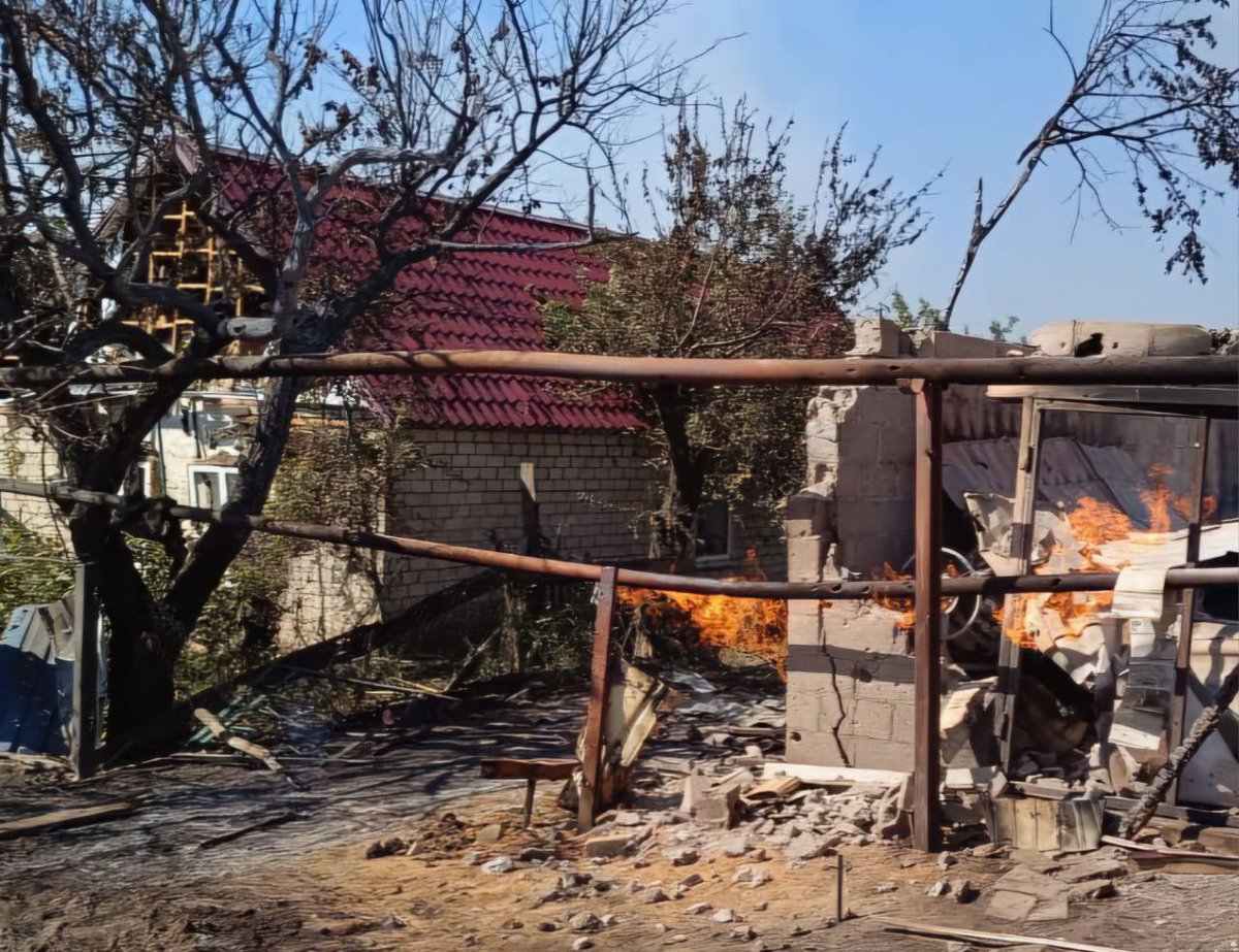 Nikopolgram's tweet image. russian shelling of Nikopol district lasted all day. Marhanets, Pokrovska, Myrivska &amp;amp; Chervonohryhorivska comm. came under fire. 2 women injured (74 y.o. hospitalized, 66 y.o. outpatient). Houses, lab &amp;amp; infrastructure damaged. Fires destroyed cars, buildings, gas pipeline.