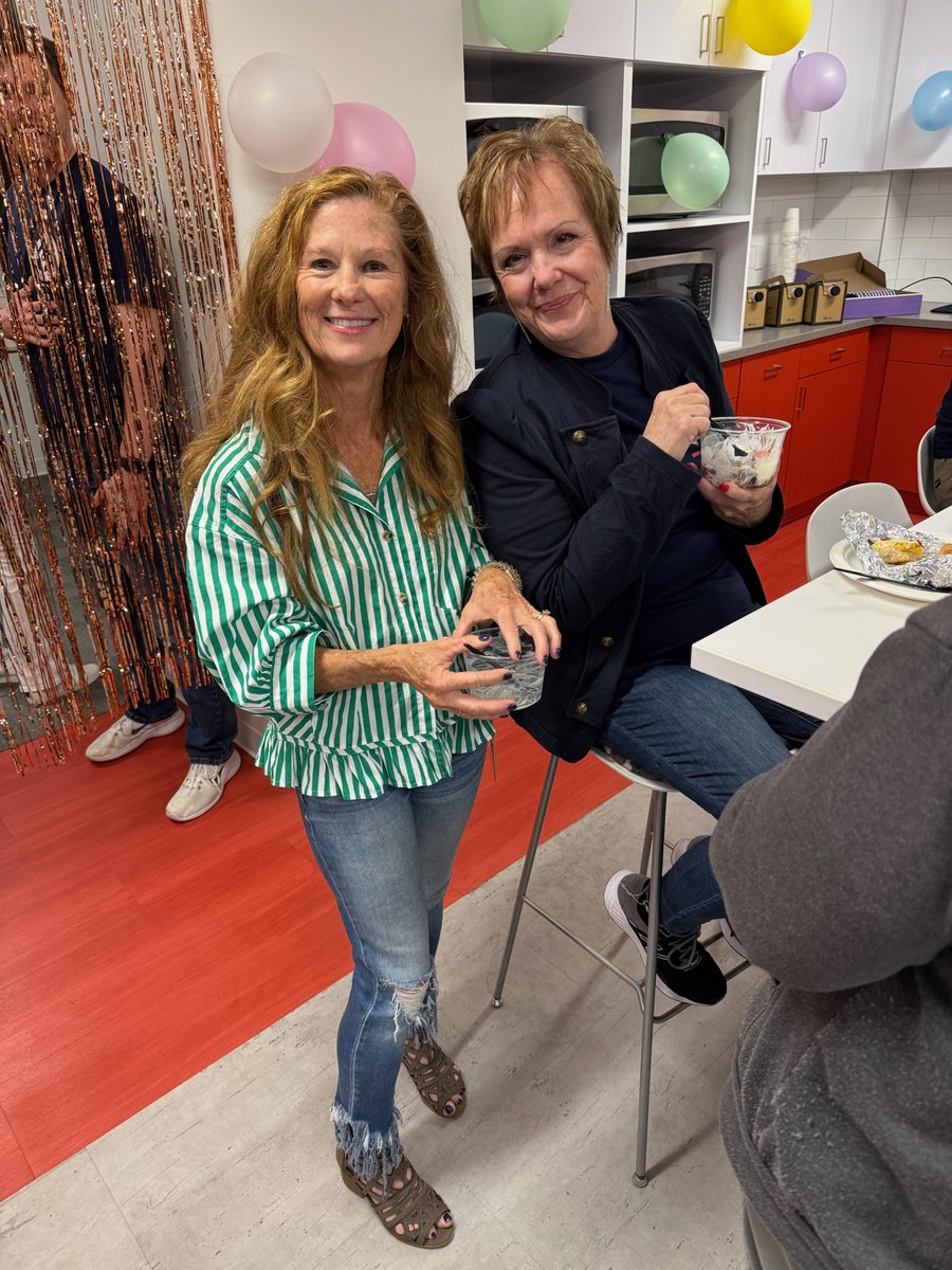 DirectEmployers's tweet image. Celebrating milestones is part of who we are at DirectEmployers! Yesterday, we honored Sherry and her many contributions to our Member Engagement team. Please join us in toasting to her well-deserved retirement–cheers to the next chapter! #HR #WorkPerks