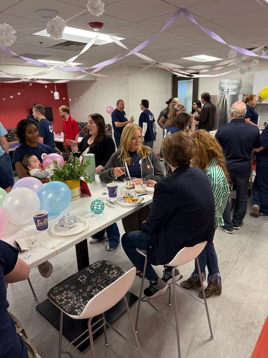 DirectEmployers's tweet image. Celebrating milestones is part of who we are at DirectEmployers! Yesterday, we honored Sherry and her many contributions to our Member Engagement team. Please join us in toasting to her well-deserved retirement–cheers to the next chapter! #HR #WorkPerks