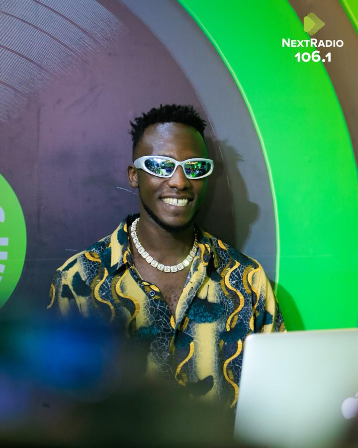 nextradio_ug's tweet photo. The #MixAt6 is on, and we are counting down those finest jams or BIGGEST HITS that made our "Highschool Kadanke" days worth remembering!
What song must be played today on this edition of the mix at 6?
#NextTranzit | #NextRadioUG https://t.co/5PIeQ6gfyf