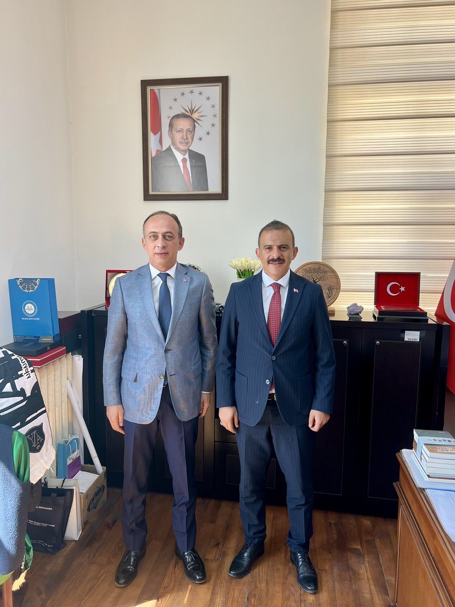 Kilis Vali Yardımcımız Sayın Murat Demirbilek beyi makamında ziyaret ettim.
Sayın Valime görevlerinde muvaffakiyetler dilerim.
📍 Kilis 🇹🇷