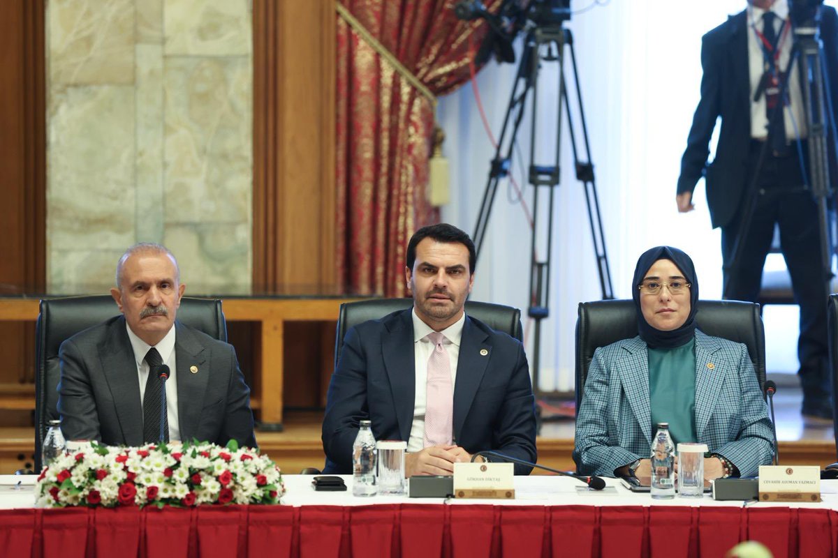 📍TBMM / Millî Dayanışma, Kardeşlik ve Demokrasi Komisyonu

TBMM Başkanımız Sayın Prof. Dr. Numan Kurtulmuş’un Başkanlığında 8. Toplantımızı gerçekleştirdik. 

Memur Sendikaları Konfederasyonu (Memur-Sen) Genel Başkanı Ali Yalçın, Türkiye Kamu Çalışanları Sendikaları