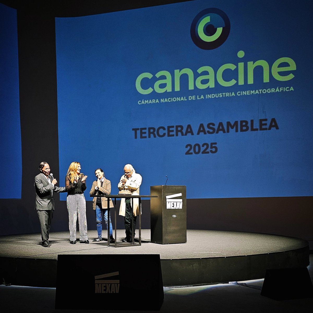 ArturoTay's tweet image. Desde @CANACINE Delegación Puebla nos sumamos a las felicitaciones y reconocimientos de tres pilares dentro de nuestro cine.
Feliz Cumpleaños número 🥳🎁🎉🎂
80 a @Est_Churubusco
50 al @CCCMexico
30 a @COMEFILM

¡Viva México! ¡Viva Nuestro Cine Mexicano!
 instagram.com/p/DOc8ILuDhvN/…