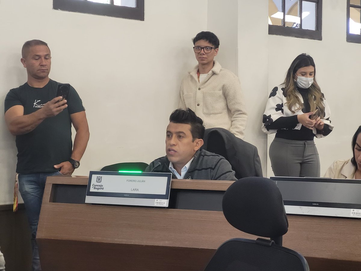 #TuCiudadTuConcejo| Durante el debate de control político sobre el contrato de grúas en el Distrito,  el concejal citante <a href="/ConcejalFuchi/">Julian Forero</a>, realizó denuncias sobre las presuntas irregularidades en el contrato de grúas en Bogotá.