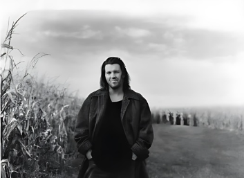 penguinlibros's tweet photo. 🕯 Hoy recordamos a David Foster Wallace (1962–2008), una de las voces más influyentes de la literatura contemporánea.

Autor de «La broma infinita» y de ensayos que siguen iluminando nuestra forma de pensar el presente, Wallace dejó un legado de inteligencia feroz, ironía y compasión.

Su obra sigue siendo brújula para lectores en todo el mundo. 📚✨
 https://t.co/6xeyU6vELB