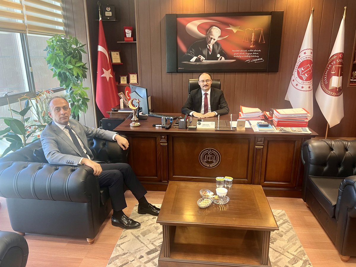 Kilis Cumhuriyet Başsavcımız Sayın Emre Kaya beye makamında hayırlı olsun ziyaretinde bulundum.
Sayın Başsavcıma görevlerinde muvaffakiyetler dilerim.
📍 Kilis 🇹🇷