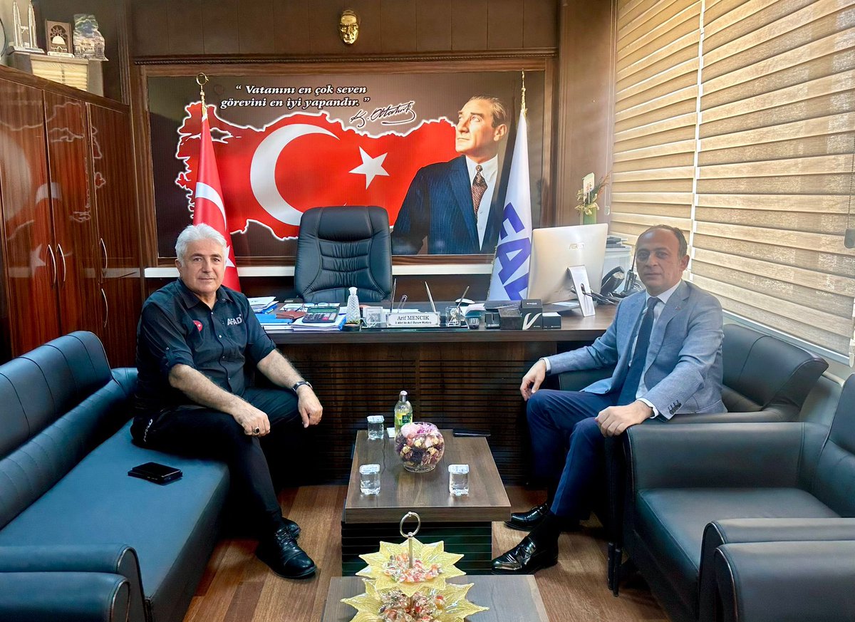 Kilis Afad İl Müdürü Sayın Arif Mencik' e hayırlı olsun ziyaretinde bulundum.
Kıymetli Müdürüme yeni görev yerinde muvaffakiyetler dilerim.
📍 Kilis 🇹🇷