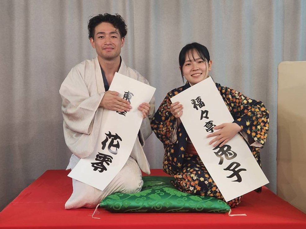 AzumayaHanare's tweet image. 幸せでした。
みんなは落語をしている時の着物姿の兎子しかどうせ知らないと思いますが私服で髪を下ろした兎子はすごいです。縫々は根性があります。天狗刺しを成仏させましょう。