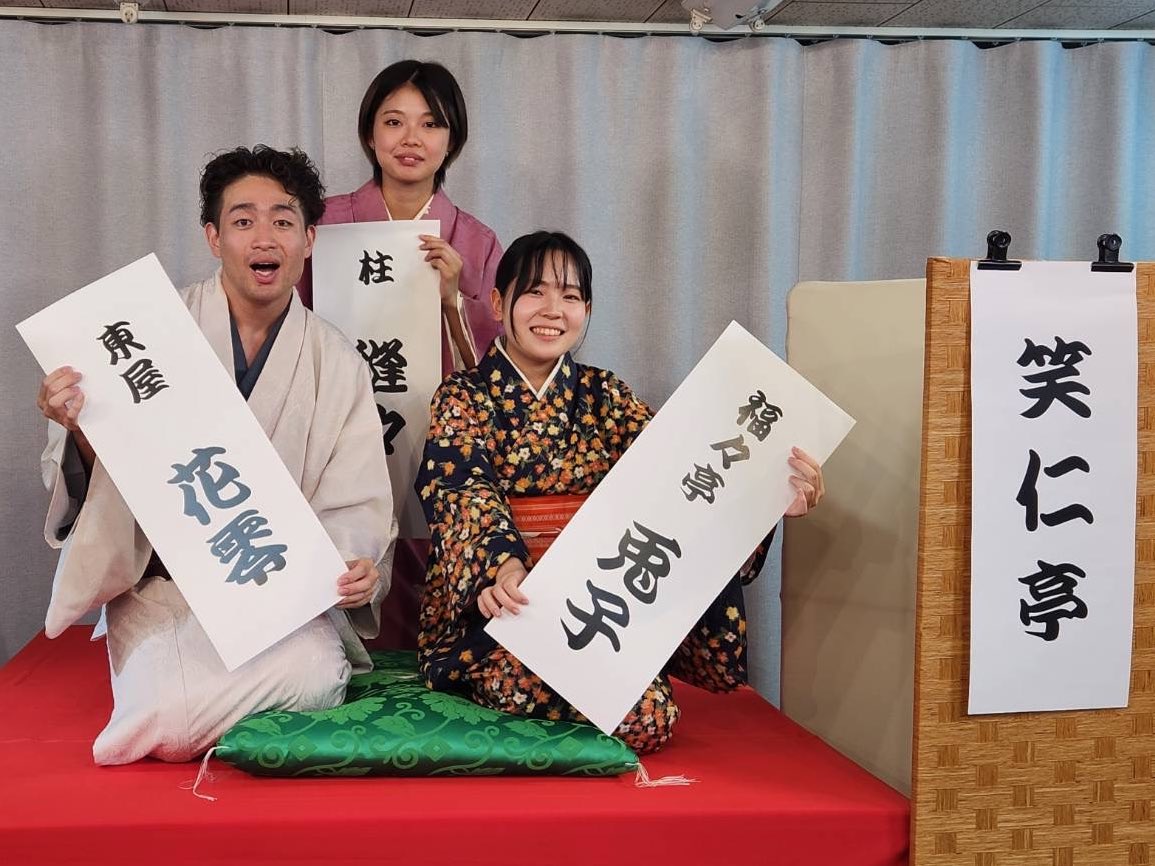 AzumayaHanare's tweet image. 幸せでした。
みんなは落語をしている時の着物姿の兎子しかどうせ知らないと思いますが私服で髪を下ろした兎子はすごいです。縫々は根性があります。天狗刺しを成仏させましょう。