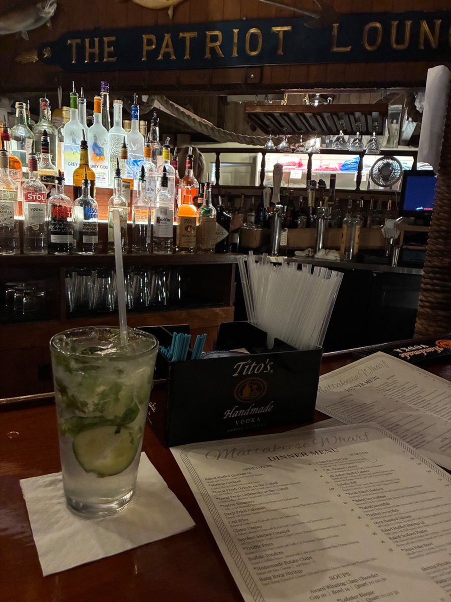 CapeCodBars's tweet image. Had an amazing meal at Mattakeese Wharf in #Barnstable Harbor

Halibut with a lobster sauce. Also recommend their salmon app &amp;amp; scallop pizza, best around in my opinion. 
This time of year is amazing, great weather, no crowds. 
(Open til Oct 18 call 4 hrs)
#SecondSummer #CapeCod