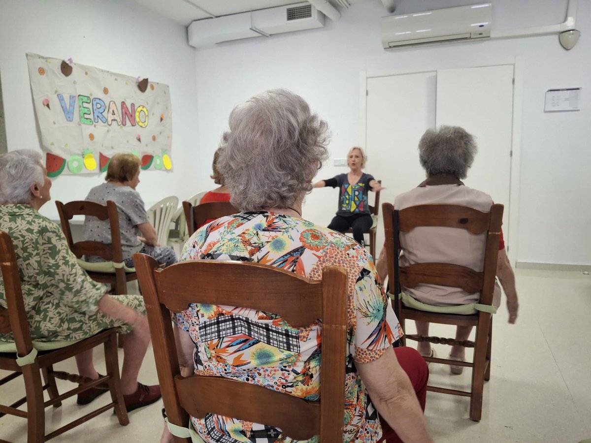 Hoy ha comenzado el Taller de Movilidad Terapéutica en la Residencia el Refugio. La sesión ha sido impartida por Luisa Castañeda, voluntaria y enfermera especializada en medicina deportiva.
#voluntariado#albihar#fundacionalbihar