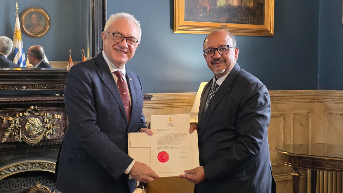 Today, Ambassador <a href="/AjaneeshK/">Ajaneesh Kumar</a> presented a copy of his credentials to H.E. Mario Lubetkin, Foreign Minister of the Oriental Republic of Uruguay, at the Santos Palace, Montevideo. 

🇮🇳🤝🇺🇾

Hoy, el Embajador <a href="/AjaneeshK/">Ajaneesh Kumar</a> presentó una copia de sus cartas credenciales a S.E. Mario