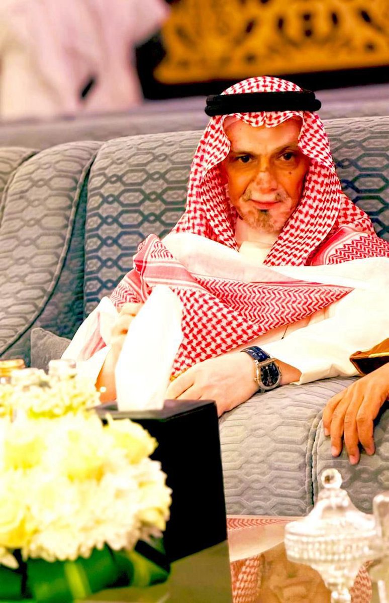 كبار السن اللي راحوا، ما كانوا مجرد رجال كبار بالعمر، كانوا مدرسة في الأخلاق والكرم والمواقف اللي ما تنسى. كانوا إذا تنصاهم، تلقى منهم صدر وسيع، يسمعونك ويخدمونك بدون ما يحسبونها مصلحة ولا ينتظرون مقابل.

كانوا يمسكون بيدك ويدلونك الطريق، يفتحون لك أبواب ما كنت تحلم تدخلها، من