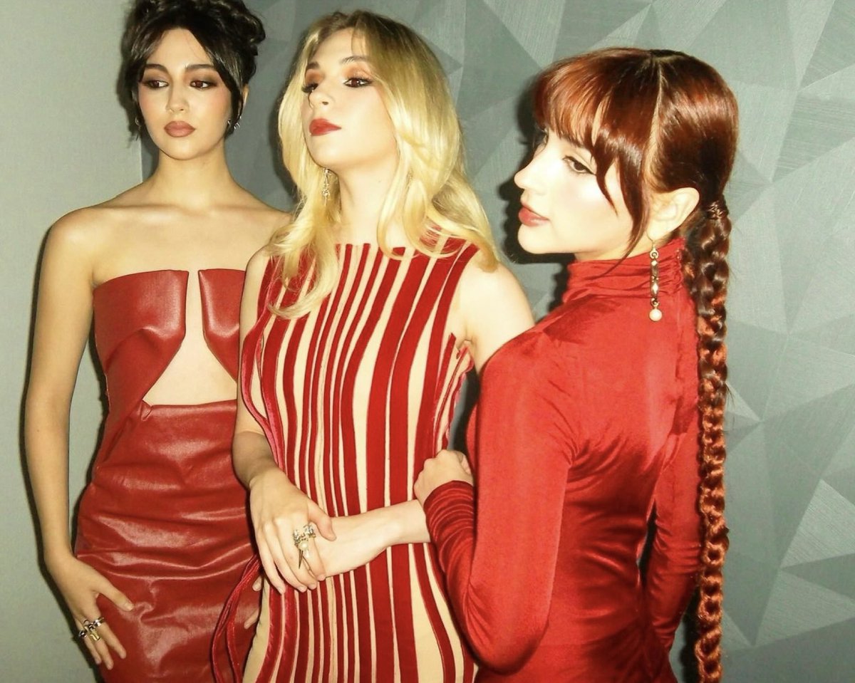 TheWarningArg's tweet image. #TBT The Warning hace un año en los #VMAs 2024 ❤️