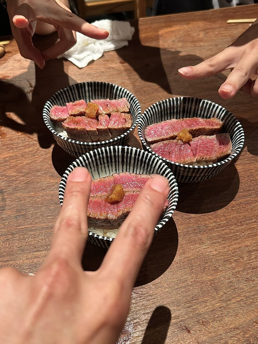 私がぁっ‼️山下少年のお誕生日を、
岡本少年共に祝いに来たぁぁっ‼️
この3人での宴席、尊いひととき。
ありがとう少年たち😭