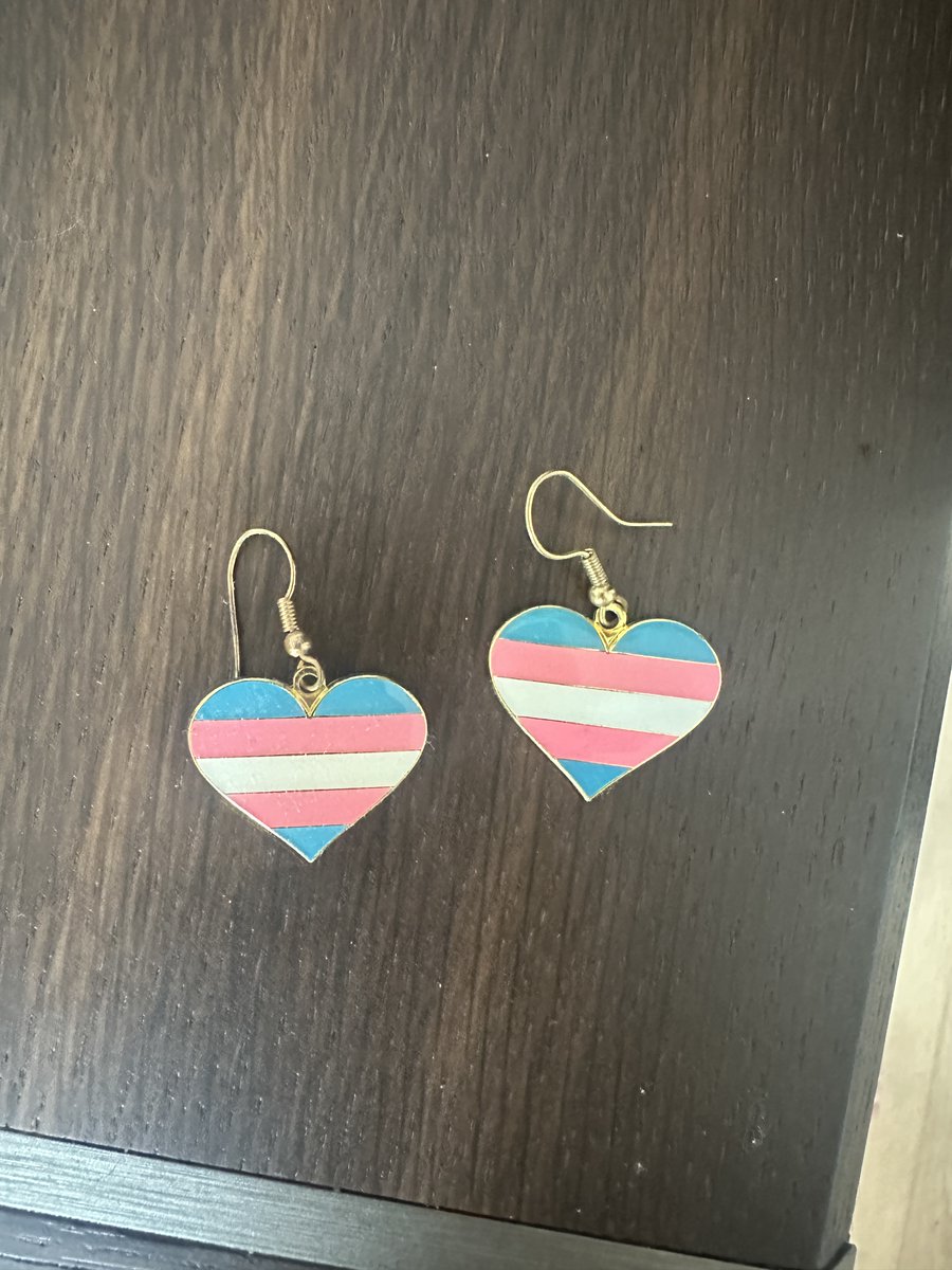 IGrieder's tweet photo. Abuelita's earrings https://t.co/QfeA33ffyp