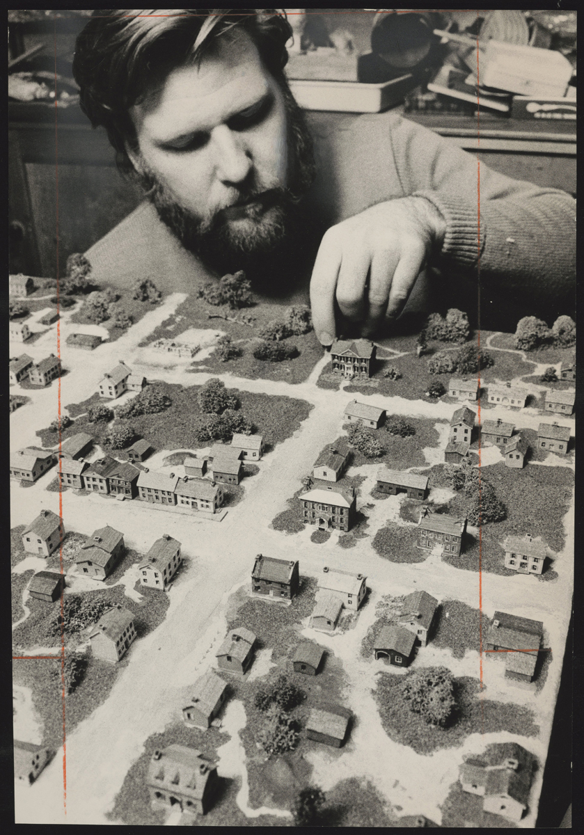 ArchivesOntario's tweet image. Ever wondered what the Town of York (now @cityoftoronto) looked like in the early 19th century? In 1977, David Pepper built this intricate scale model depicting York in 1825, from Caroline St. (now Sherbourne) west to Church St. and from Palace St. (now Front) north to Adelaide.