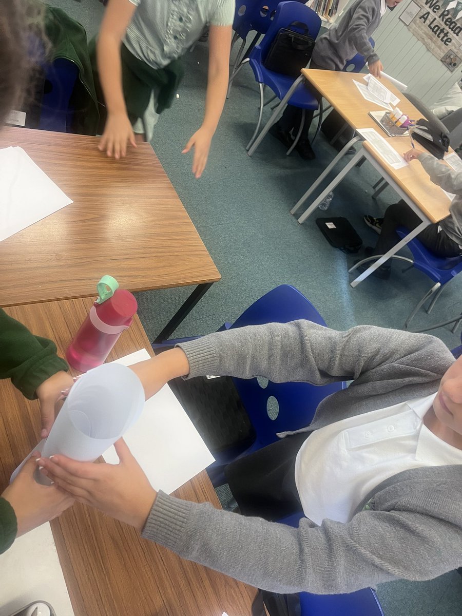 ManorParkSchSM1's tweet photo. Year 5 have been learning about collaboration. They had to work as a table to create the tallest tower, just using paper! They learnt that communication was incredibly important, as was having a shared goal. #WeareLEO #mppaPSHE https://t.co/mGUuNN0Y7W