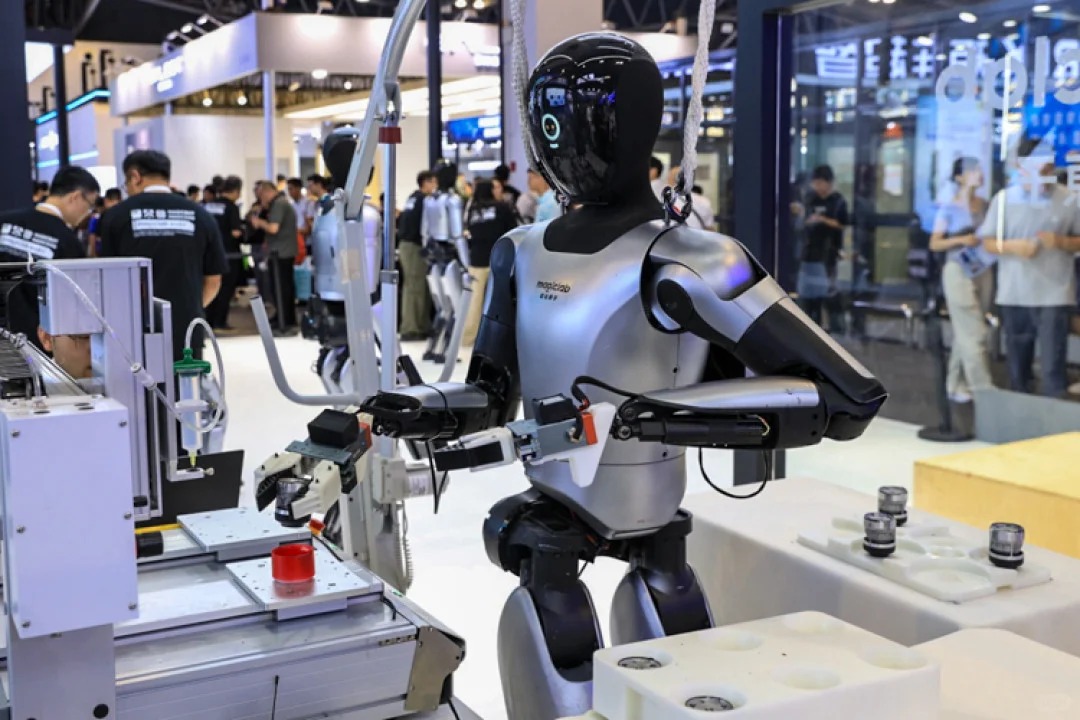 CloudpickTech's tweet image. 🌐 At #WAIC2025, AI retail shined — but Cloudpick is already live.
🤖 AI “store manager” auto-optimizes SKUs.
🚇 Deployed in Tokyo Metro, Osaka Metro, JR East, MTR, SMRT.
✈️ Narita, Haneda, Changi, Incheon.
🔗 cloudpick.ai