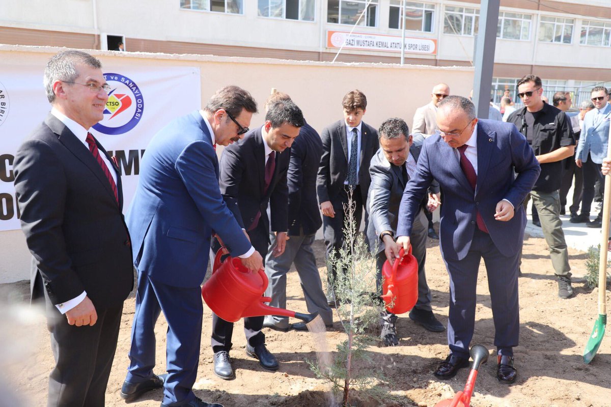 TOBB Başkanı Sn. M. Rifat HİSARCIKLIOĞLU’nun katılımıyla, TOBB ile Milli Eğitim Bakanlığı arasında imzalanan “Ulusal Eğitime Katkı Protokolü” kapsamında Odamızında desteğiyle Çorlu’ya kazandırılan TOBB Anaokulu’nun açılış töreni gerçekleşti.

corlutso.org.tr/haber-10858-to…