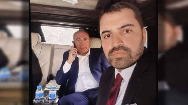 İşte senin yol arkadaşın <a href="/gurseltekin34/">Gürsel Tekin</a> 
İl başkanlığındakilere şerefine yemin edip CHP li olmamakla suçladın ya.