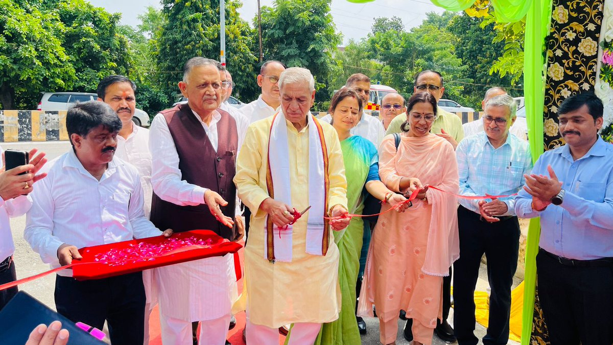 मंत्री, गन्ना विकास एवं चीनी मिलें, उत्तर प्रदेश की अध्यक्षता में प्रदेश की सहकारी गन्ना समितियों के अध्यक्षों एवं चीनी मिल समितियों के उपाध्यक्षों की बैठक सम्पन्न गन्ना एवं चीनी उत्पादन के साथ-साथ एथनॉल व शीरा उत्पादन में भी उत्तर प्रदेश प्रथम स्थान पर।
<a href="/UPGovt/">Government of UP</a> 
<a href="/CMOfficeUP/">CM Office, GoUP</a>