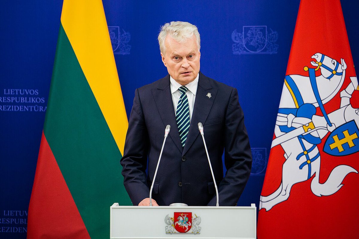 Lietuvas prezidents Gitans Nausēda paziņojis, ka Baltkrievija ir atbrīvojusi 52 politieslodzītos. Kopā ar Baltkrievijas opozicionāriem Lietuvas robežu esot šķērsojuši Lielbritānijas, Latvijas, Polijas, Vācijas un Francijas pilsoņi, kas bija ieslodzīti Baltkrievijā. <a href="/LRZinas/">Latvijas Radio Ziņas</a>