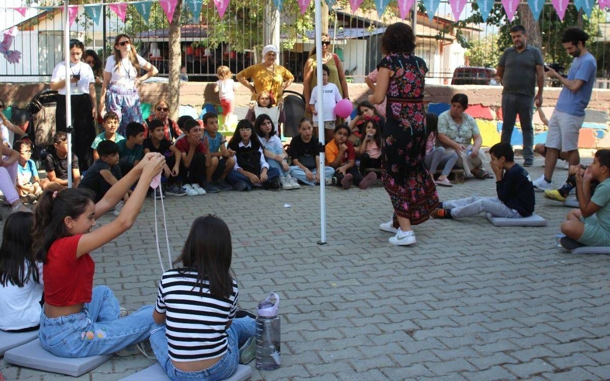 🎪 5. Masal Fabrikada Festivali başlıyor 

📖 İzmir'de düzenlenecek olan "Masal Fabrikada Festivali" binlerce çocuğu ve edebiyat severleri bir araya getirecek. 

buff.ly/XsUqw8L