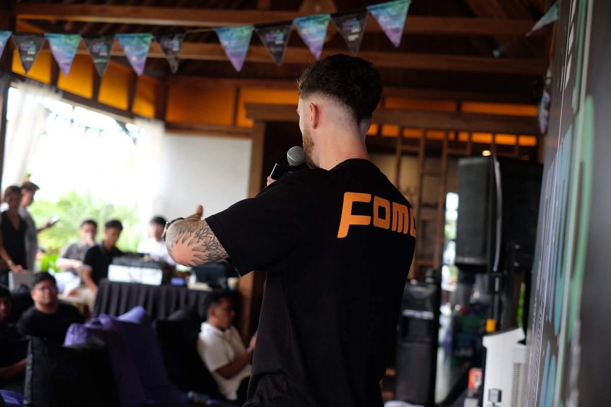 fomo_magazine's tweet image. Heres the alpha from the FOMO Marketing Workshop at the @SuperteamINDO Startup Village 🇮🇩

Storytelling &amp;amp; Accelerating your X profile

~ Your pinned post is essentially your CV. Super powerful &amp;amp; normally neglected.
~ List why your career is better than anyone else's, tag…