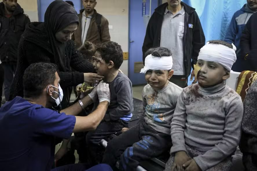 magalzaoshow's tweet image. Nesse momento inúmeras crianças sendo bombardeadas, assassinadas e muitas mortas pela fome pelo cerco israelense criado em Gaza

Tem perfil que não deu UM PIU sobre o genocídio que acontece em Gaza! Sim! Está acontecendo nesse momento um extermínio em massa de todo um povo…