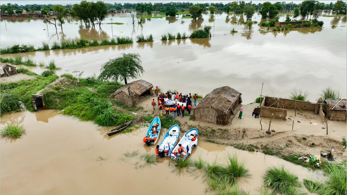 AlkhidmatOrg's tweet photo. From rescue to relief, from food to shelter, from education to rebuilding—Alkhidmat’s flood response has been a lifeline for millions. 

Every volunteer, every boat, every tent, and every blanket reflects the organization’s unwavering commitment to serve humanity in its toughest hour.

 #AlkhidmatFloodsResponse