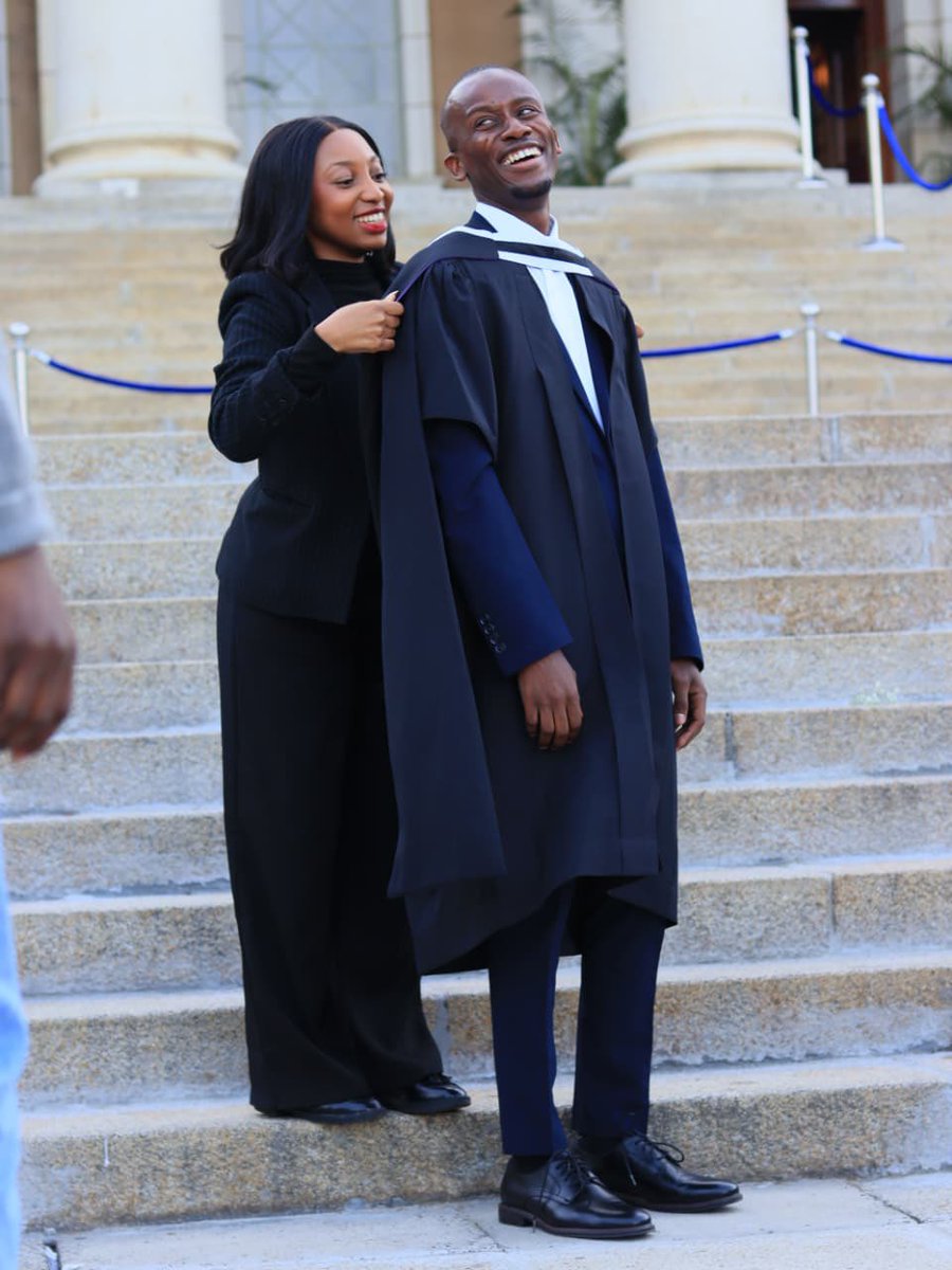 Boemo_kg's tweet photo. MSc grad with my people 🎓 https://t.co/Sh3krlAESR