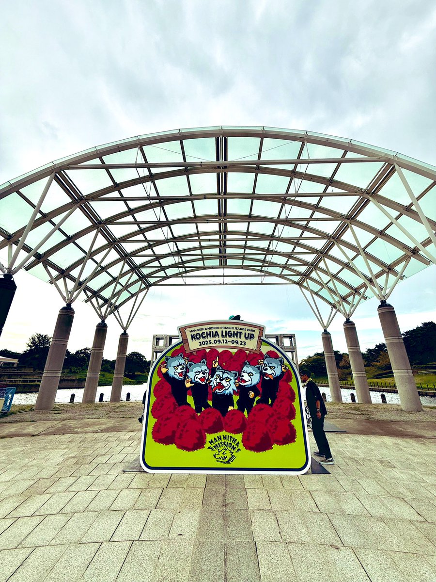 MAN WITH A MISSION 国営ひたち海浜公園　コキア マンウィズとロックな演出 コキア4万本虹色に ひたちなか海浜公園