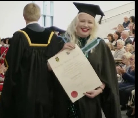 RoisinDeery's tweet image. Another silly hat day! Had a brilliant graduation last week for my MSc. Thanks to my brilliant supervisor @SeanCommins and friends and family for spoiling me rotten! 🤗 #maynoothuniversity #MUPsychdept