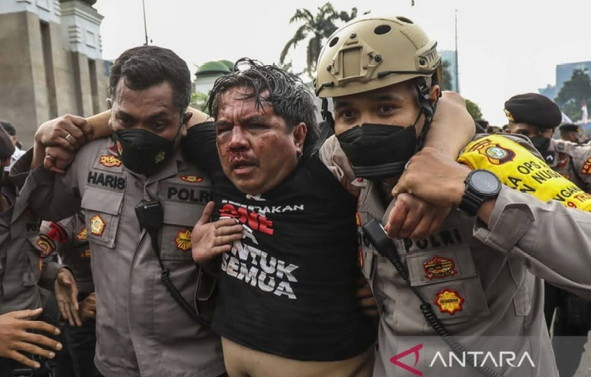 Liat kejadian  Nepal  jadi keinget komisaris ini
