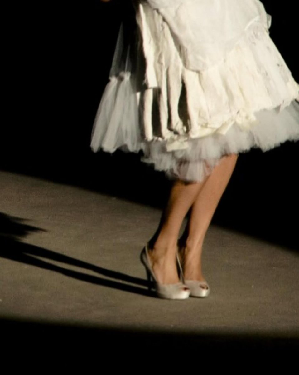 If you would like to see me singinggg here are some small@shows to come 📞🩵more 2 come.  
03.11.25 LIVERPOOL, The Dome (JACARANDA RECORDS)
04.11.25 MANCHESTER, ACADEMY 2 (CRASH RECORDS)
05.11.25 NOTTINGHAM, THE LEVEL (ROUGH TRADE RECORDS)