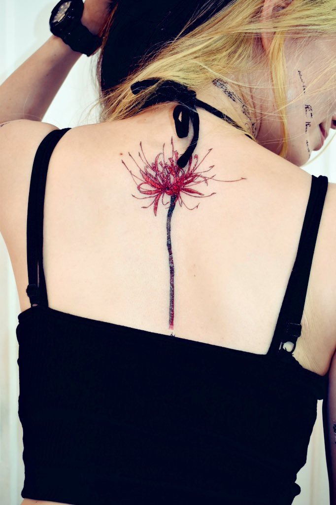 11yamachan's tweet image. いやはや彼岸花の季節到来ですね❣️
わがstudio red roomには彼岸花のタトゥーステッカーあります🤓
一生懸命に描きました✍️貴方の背中を飾る一輪の彼岸花はいかがでしょう😊
#彼岸花 #タトゥーステッカー #tattoosticker  #楽しい