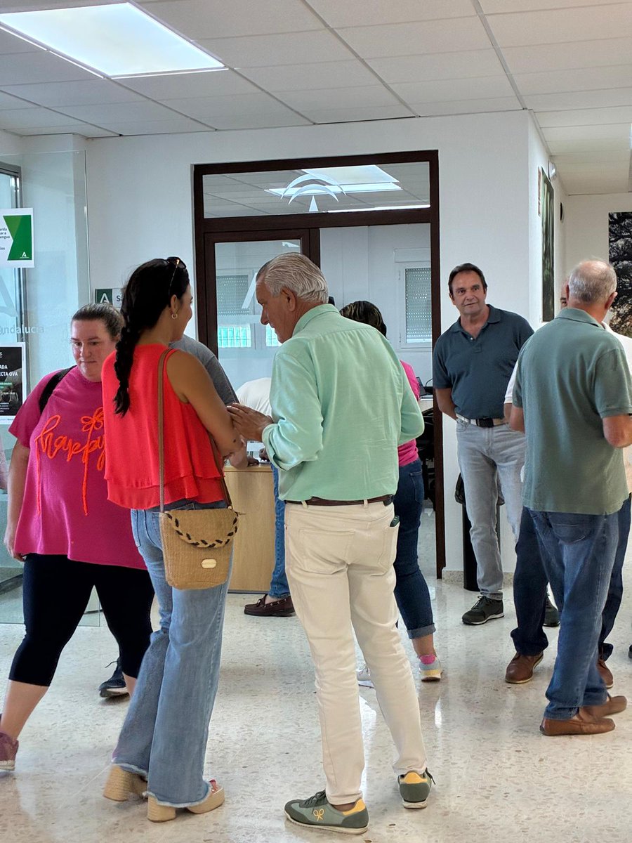 📍 Estamos esta mañana en Peñarroya-Pueblonuevo #Córdoba en la jornada #AgroConectaOVA donde hablaremos de la Lengua Azul y la estrategia vacunal del ganado.

Presentamos la Oficina Virtual Agraria de Andalucía de <a href="/AndaluciaJunta/">Junta de Andalucía</a>