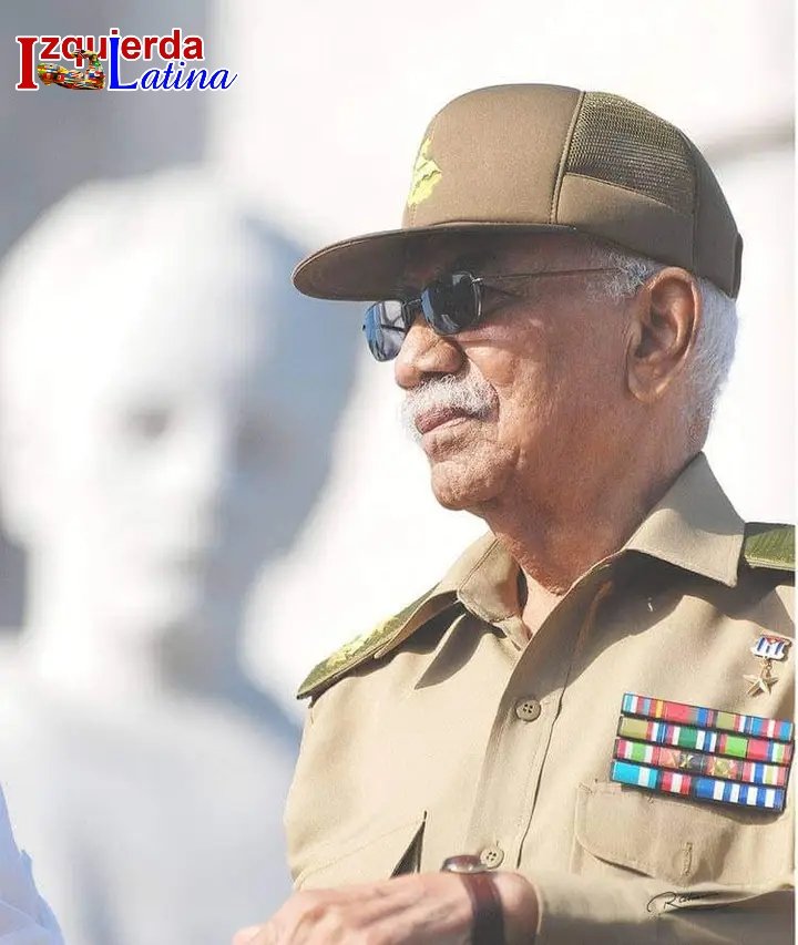 El comandante Juan Almeida siempre estará en nuestros corazones y en la convicción eterna de que aquí no se rinde ni se rendirá nadie. #AlmeidaVive