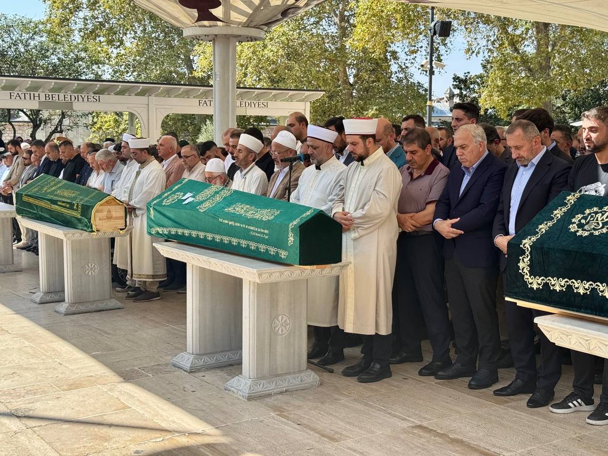 Önceki dönemlerde İSPER A.Ş. Genel Müdürlüğü görevinde bulunmuş kıymetli kardeşimiz Salih Çil’i, Mustafa Çavuş Camii imam hatiplerinden Mustafa Solakoğlu hocamızı ve Fatih eşrafından kıymetli hemşehrimiz Öcal Eryılmaz'ı, Fatih Camii'nde kılınan cenaze namazının ardından Hakk'a