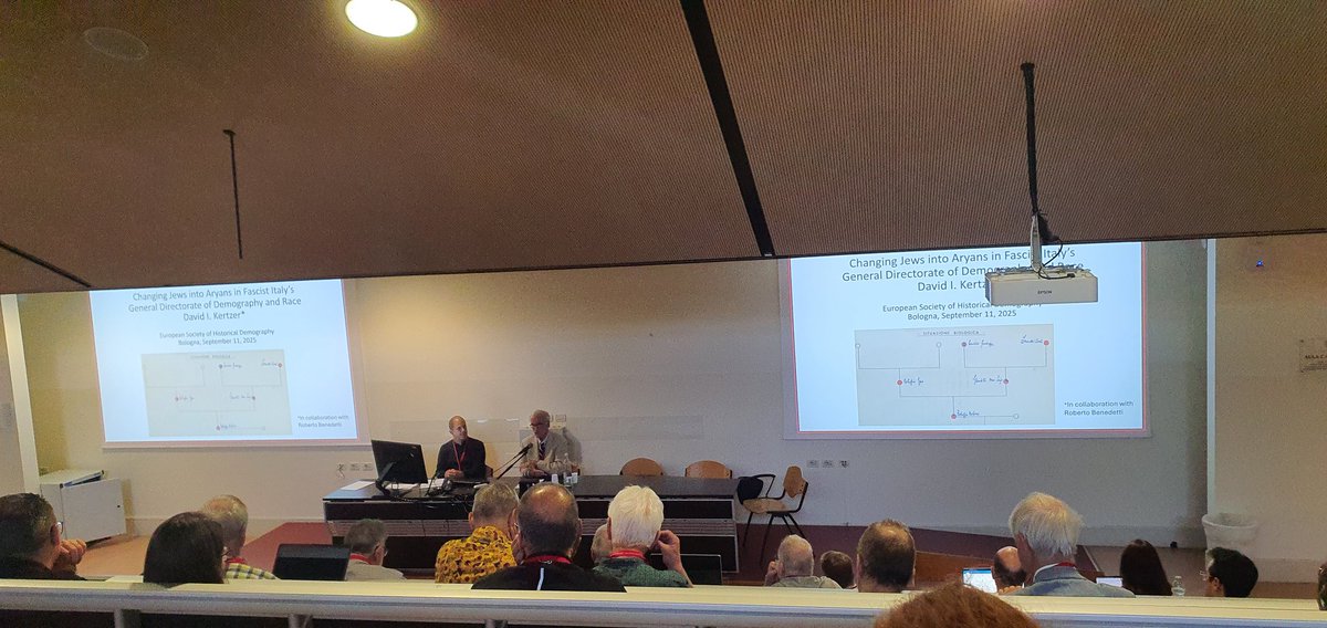 #ESHD2025 Now second Key Note Talk by David Kertzer <a href="/BrownUniversity/">Brown University</a> 

Changing Jews into Aryans in Fascist Italy’s Office of #Demography and Race 

Chaired by Lionel Kesztenbaum <a href="/InedFr/">Ined</a> #ESHD VicePresident