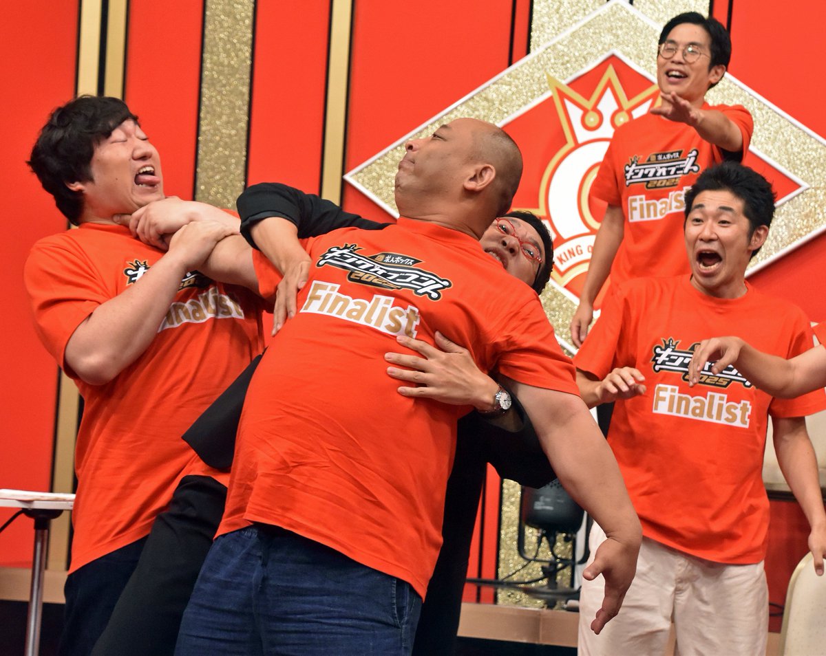 oricon's tweet image. 『キングオブコント』ファイナリスト会見で衝撃　トム・ブラウンみちお、ロコディ兎の首を片手で絞める（写真 全27枚）
oricon.co.jp/news/2406262/?…

 #みちお #キングオブコント #KOC @koc_staff