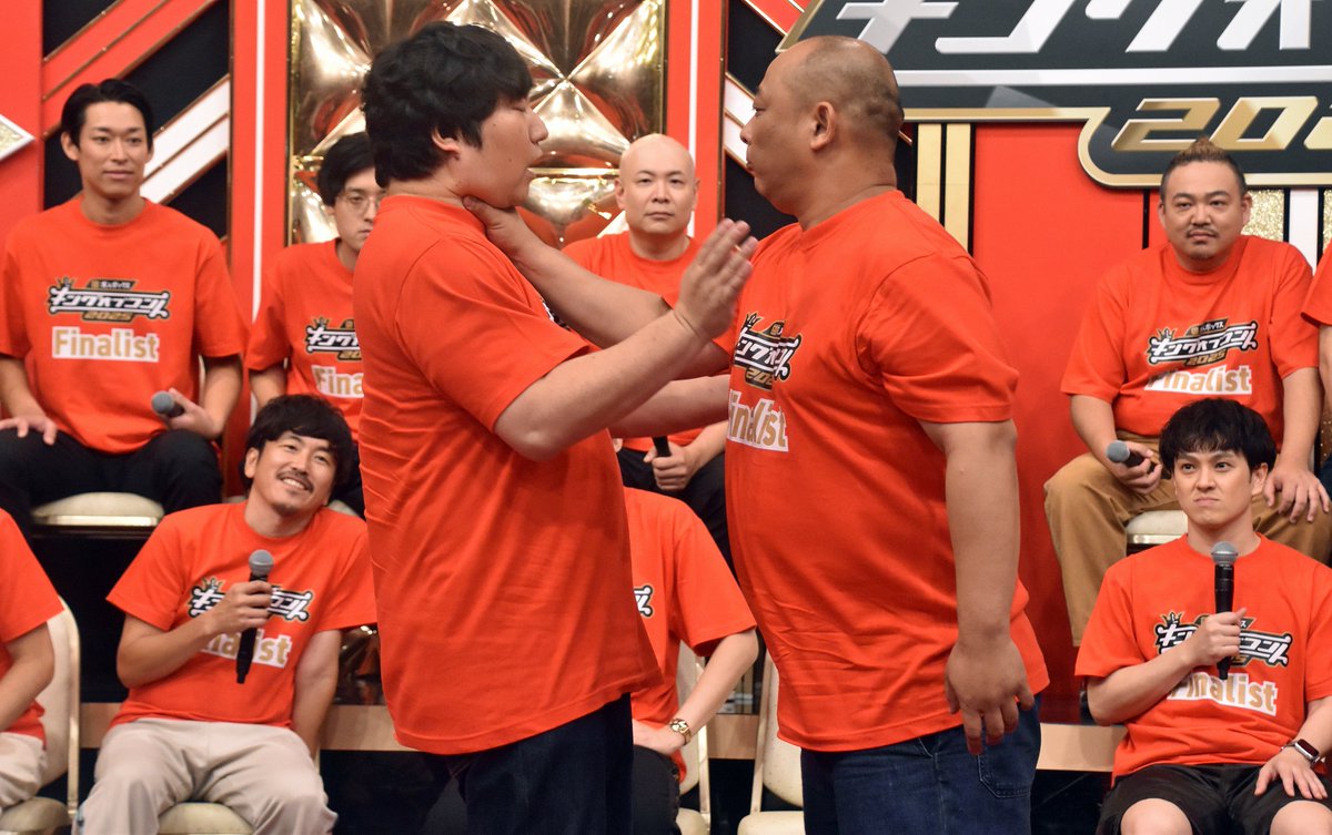 oricon's tweet image. 『キングオブコント』ファイナリスト会見で衝撃　トム・ブラウンみちお、ロコディ兎の首を片手で絞める（写真 全27枚）
oricon.co.jp/news/2406262/?…

 #みちお #キングオブコント #KOC @koc_staff