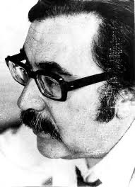 Fue el primero en morir. Hace 52 años, Augusto “perro” Olivares, se quitó la vida. En cierto modo se la arrebataron. Periodista y presidente de TVN, acompañó a Allende hasta su último suspiro. Hoy lo recuerdo, porque nadie está olvidado, y porque su vida valió la pena. 🖤