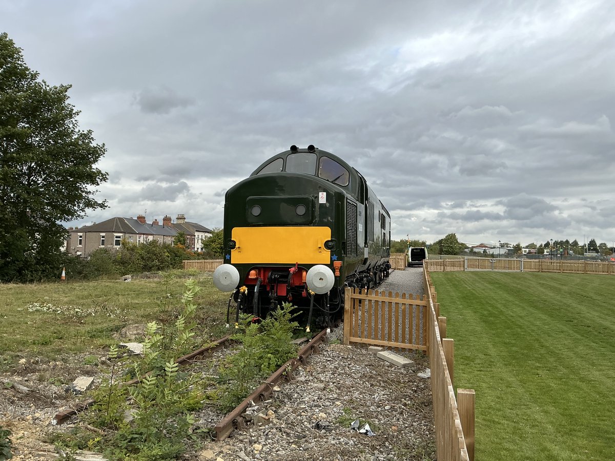 Robin Morel 🦺 (@13milepost) on Twitter photo 🚜 #EnglishElectric 🇬🇧 1964 Vintage and the last loco constructed by RSH in Darlington
Previously a naughty loco ( 37 198 ) of Run-away fame now on display <a href="/hopetowndarl/">Hopetown Darlington</a> 🚜 #EnglishElectric 🇬🇧 1964 Vintage and the last loco constructed by RSH in Darlington
Previously a naughty loco ( 37 198 ) of Run-away fame now on display <a href="/hopetowndarl/">Hopetown Darlington</a>