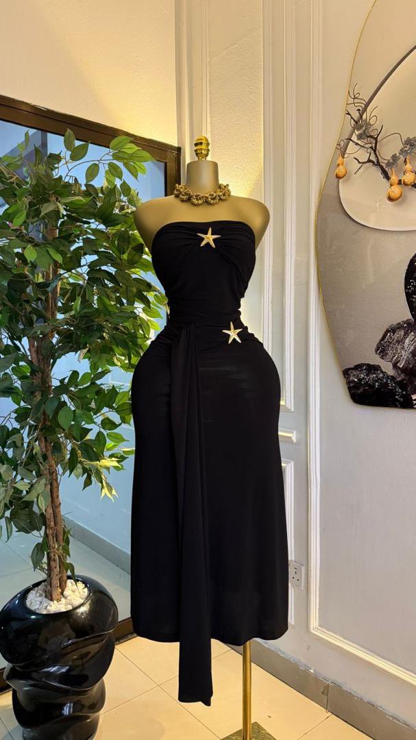 Classictrendx's tweet image. 🔥 Turkey Chic Star Brooch Tube Skirt Set 🇹🇷✨
💰 49,000 | Sizes: S–L (UK 6–16)
Topnotch chic &amp;amp; luxury vibes 😍💎

#ClassicTrends #AbujaFashion #LuxuryStyle #NaijaFashion