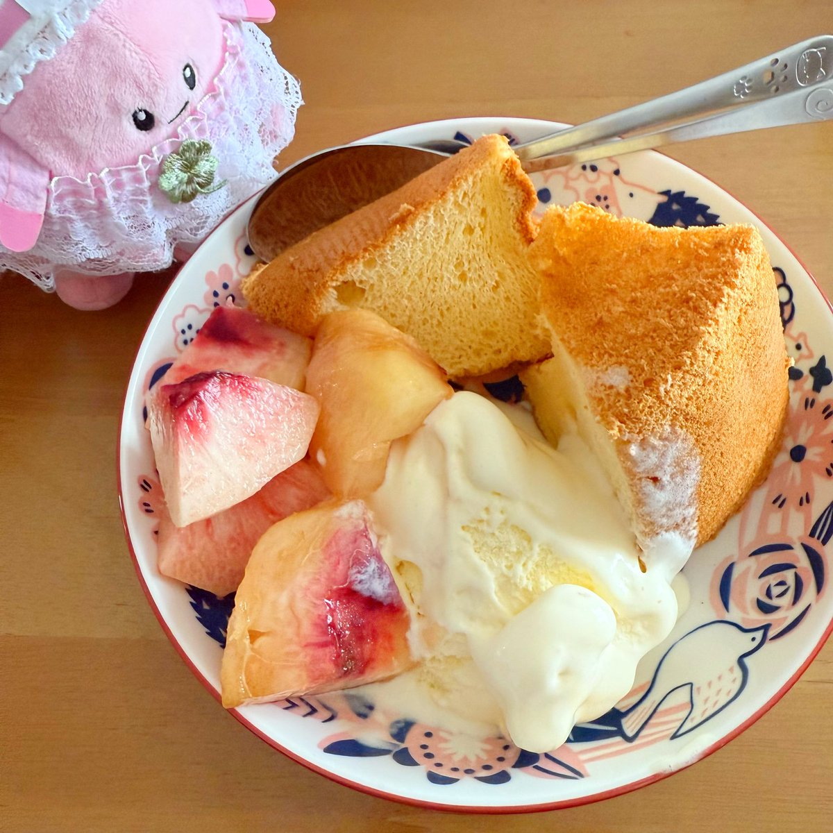 ふくしまの桃　シフォンケーキ
〜福島のももとバニラアイスを添えて〜
#ふくしまラッキー
#道の駅ふくしま